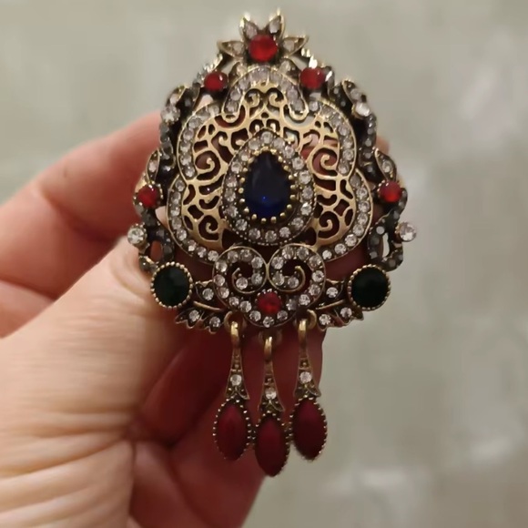 Vintage Baroque Queen Crystal Elegant Brooch - Picture 6 of 9